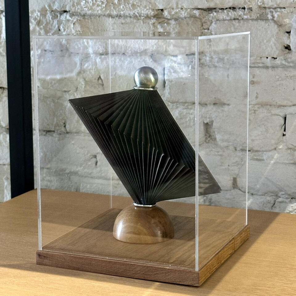 Escultura em papel. Coleção Vértice