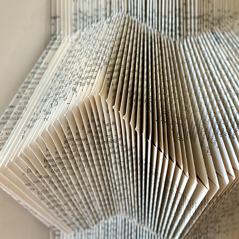 Escultura em papel. Coleção Vértice